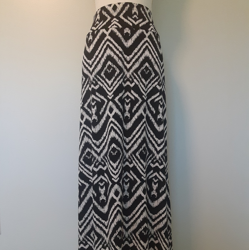 Dress Barn Maxi Skirt Black/White Size M